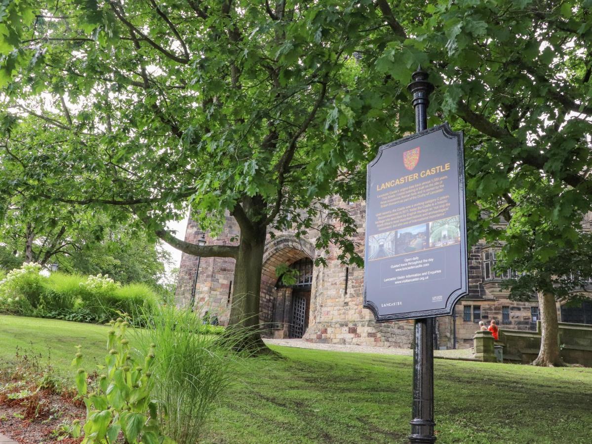 5 Castle Hill Villa Lancaster Exterior photo